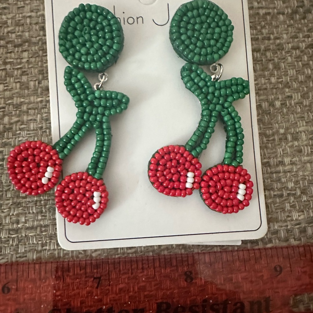 Beaded Cherry Dangle Earrings Red With Green Stems. New. - Picture 6 of 7